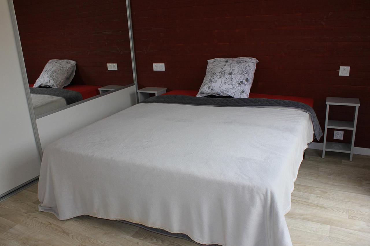 Chalet Pour 6, Domaine Avec Piscine 생 힐레르 드 리에 외부 사진